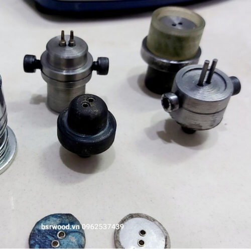 Cối đóng mắt cáo cho nút bọc vải Gồm 2 bộ cối (1 cối tạo lỗ + 1 cối đóng khoen) Dùng cho máy xanh (máy thủ công)